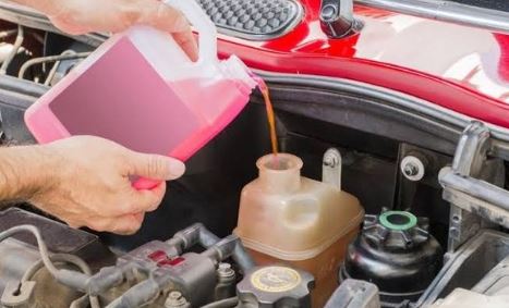 Tips to avoid accidentally adding transmission fluid to the oil